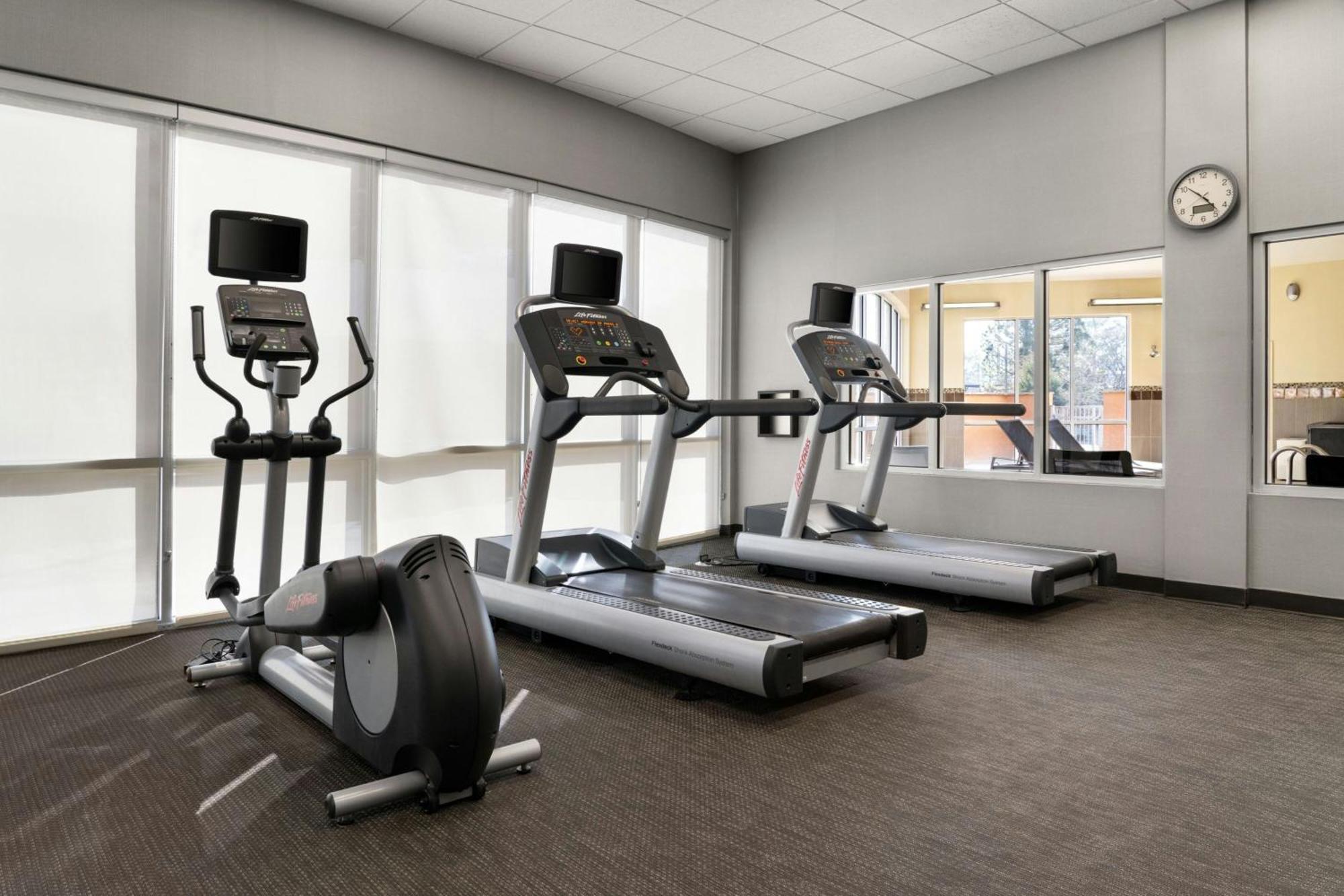 Courtyard By Marriott Fayetteville Fort Liberty - Спринг-Лейк Экстерьер фото