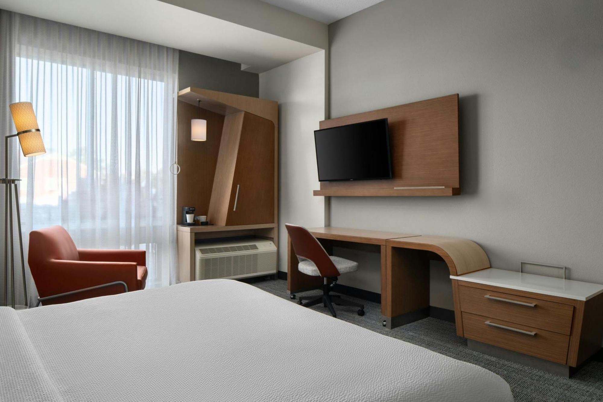 Courtyard By Marriott Fayetteville Fort Liberty - Спринг-Лейк Экстерьер фото