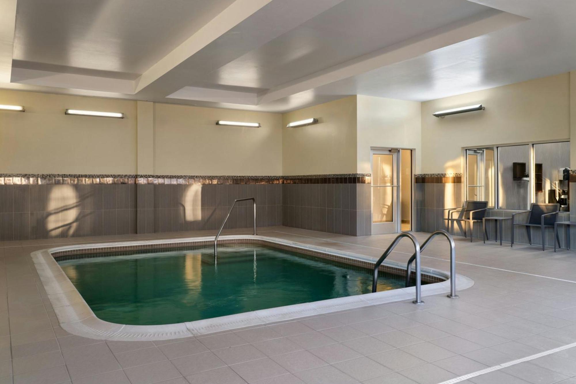 Courtyard By Marriott Fayetteville Fort Liberty - Спринг-Лейк Экстерьер фото